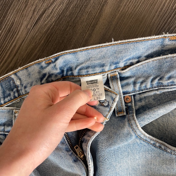 Vintage Levi jeans 31 light wash well worn waist 560 - Picture 5 of 5